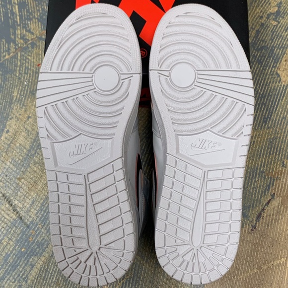 Air Jordan 1 Hi Retro Defiant NYC Paris CD6578-006 - Picture 7 of 8